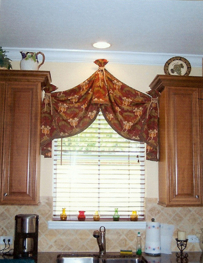 Kitchen Pull-up Swag top Treatment